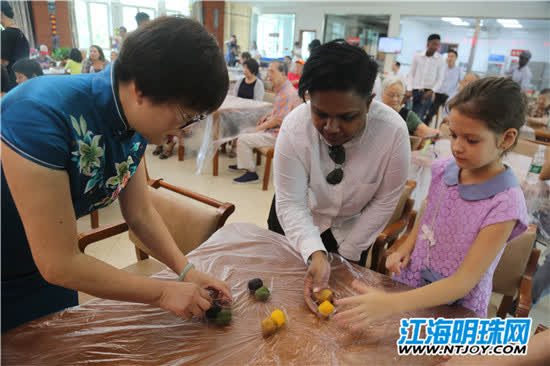 “爱上南通”外国友人走进海门体验中秋文化感受非遗魅力