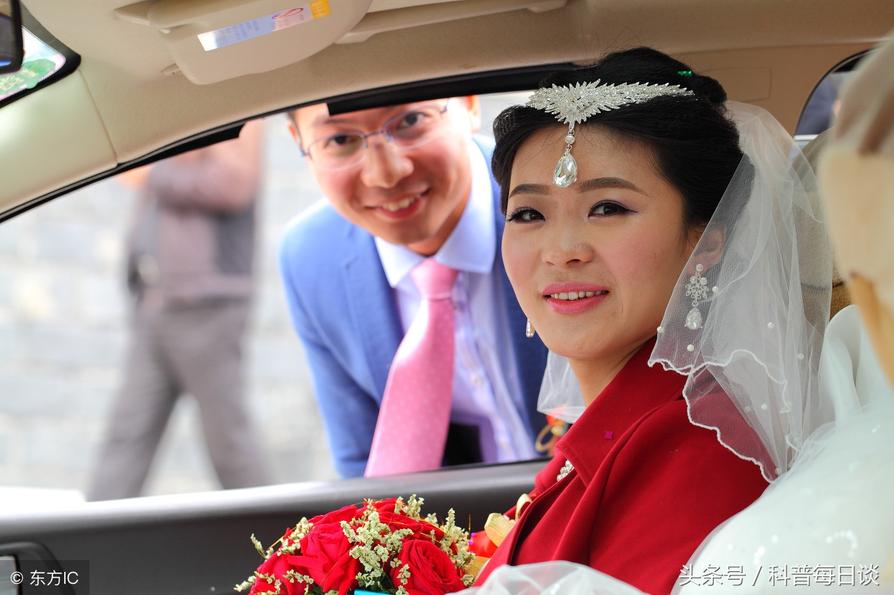 结婚主持人应该说什么台词,结婚主持人台词简单稿子