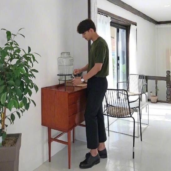 180男生秋季小奶狗穿搭推荐,奶狗风男生少年感穿搭