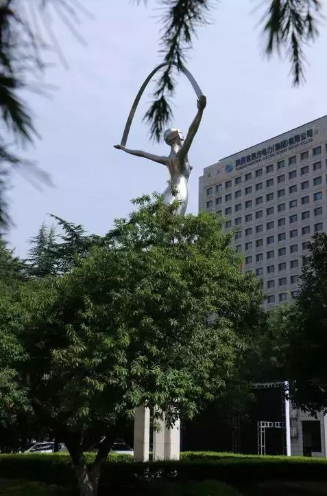 西安各个高校雕塑,高校奇葩雕像