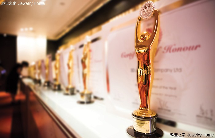 News传送门丨JNA台风天也不王颁奖？这得是多么敬业啊！