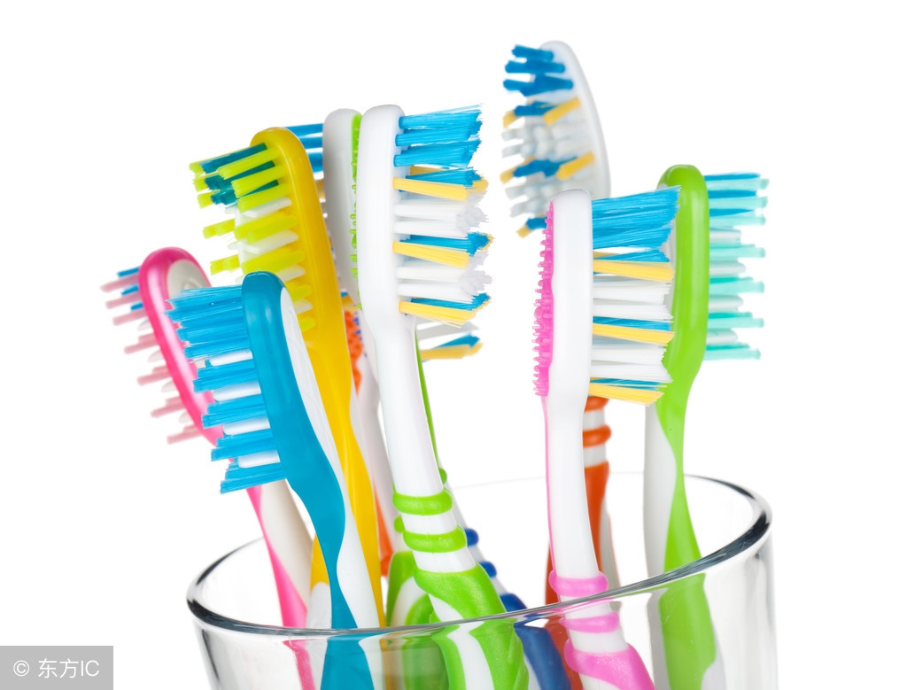 小白鞋发黄怎么清洗干净不用白醋,小白鞋发黄清洗方法好