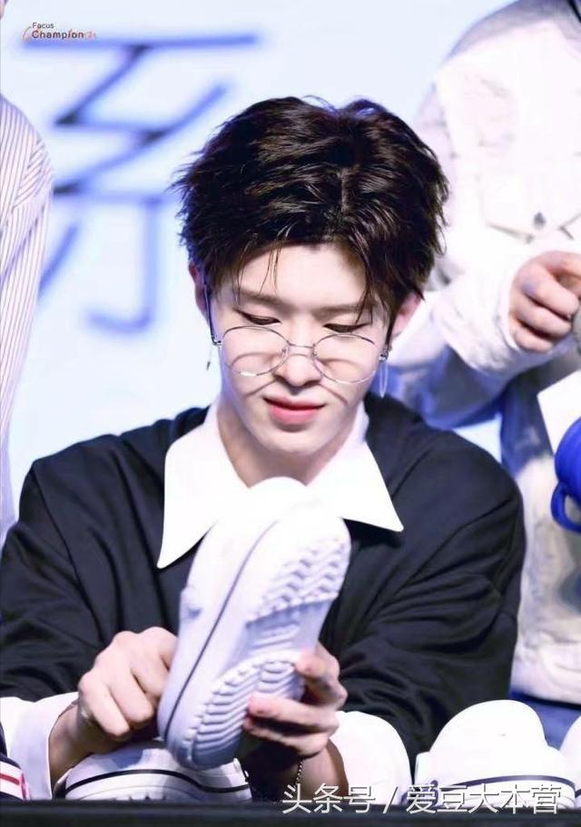 百分九男团什么时候出道的,百分九男团上跑男蔡徐坤