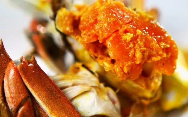 「团购」中秋送礼必备！价格低质量好的阳澄湖大闸蟹要去哪里买呢？这只来自阳澄湖的鲜活大闸蟹肥美爆膏正当时，错过等一年！