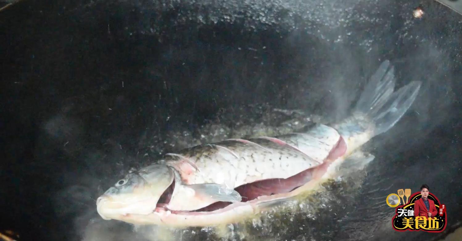 爱吃鱼的一定要收藏鲫鱼,一道营养美味的鲫鱼汤分享给大家