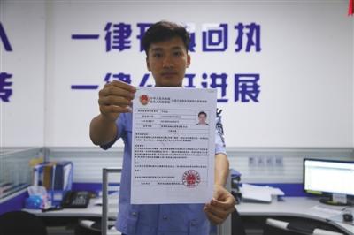 女大学生被电信诈骗后反成帮凶,女大学生被电信诈骗成帮凶