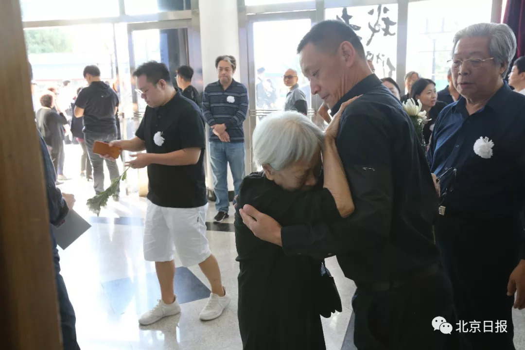 朱旭遗体告别仪式举行*家宝温**、*仪吴**等送挽联