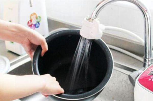 电饭煲超级粘锅,煮饭好吃的电饭煲不粘锅