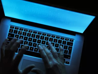 发明“抢红包”外挂狂赚千万元！然而，研发者最近悲剧了……