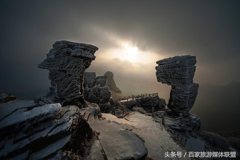 中国十大惊险悬崖寺庙,最险峻的悬空寺