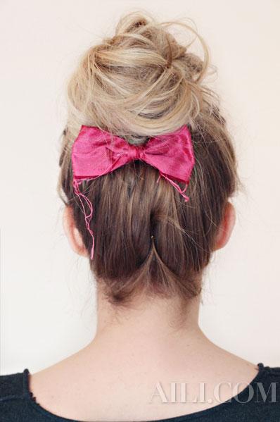 蝴蝶结发夹配什么发型,拜年时的蝴蝶结发夹发型