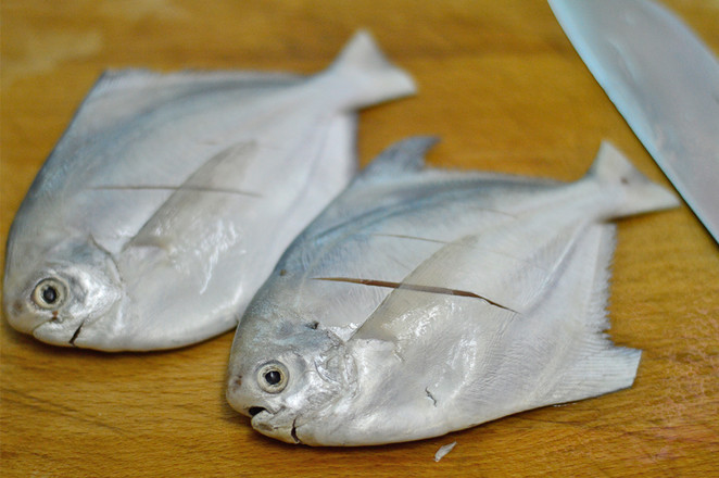 大鲳鱼怎么做好吃清蒸鲳鱼,清蒸淡水鲳鱼的正确做法
