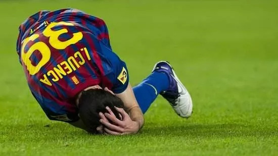 世界以痛吻我英文图片,世界以痛吻我英语