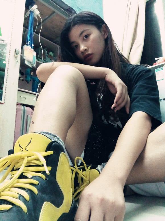 为什么现在男生喜欢叫女生姐,男生为什么叫女生小姐姐