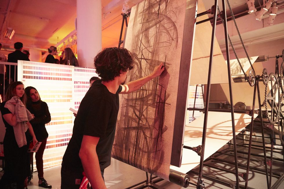 Hermès丝巾为何让全世界女人都着迷？爱马仕丝巾俱乐部给你解答