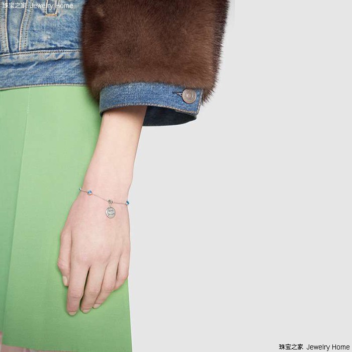 只戴银色怎么够？这个秋天加点色彩更出挑