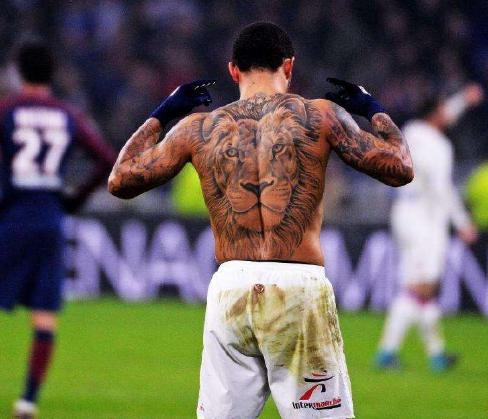 2017年曼联7号,星探穿一身皮衣