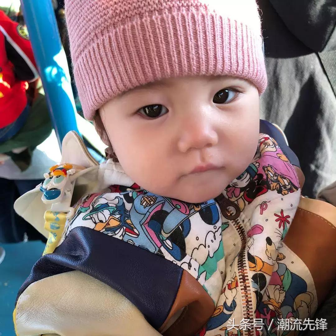 陈冠希给女儿设计鞋,陈冠希为女儿穿潮牌