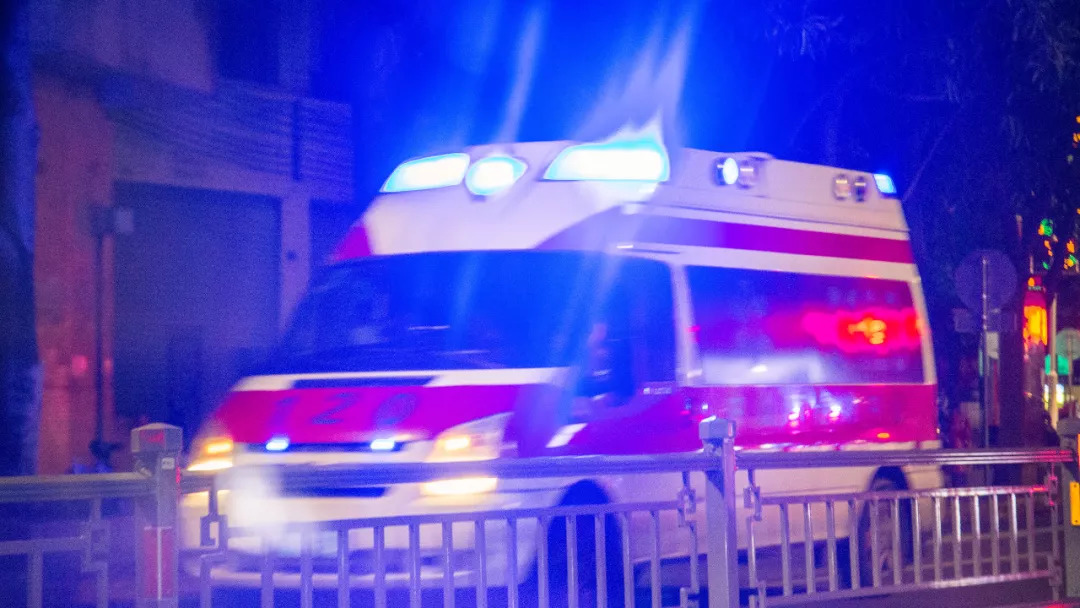 当你抱怨生活太难时,当你抱怨生活不易时