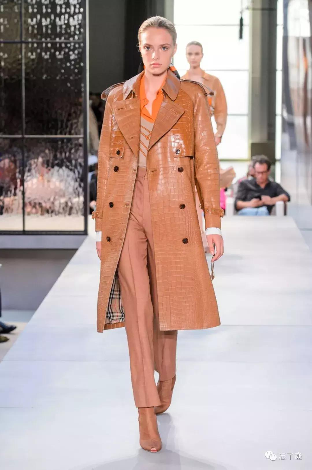 2019年burberry时装周,burberry春夏大秀背面