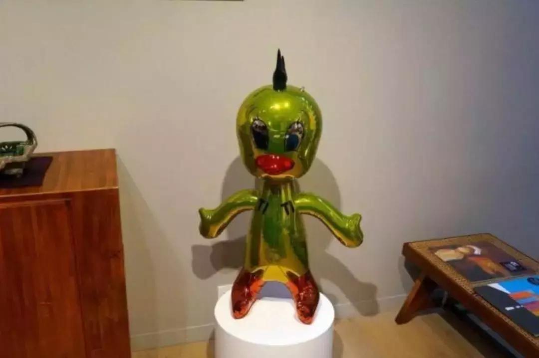 土豪界的泥石流，他花17亿成世界首位坐私人火箭环游月球的人……