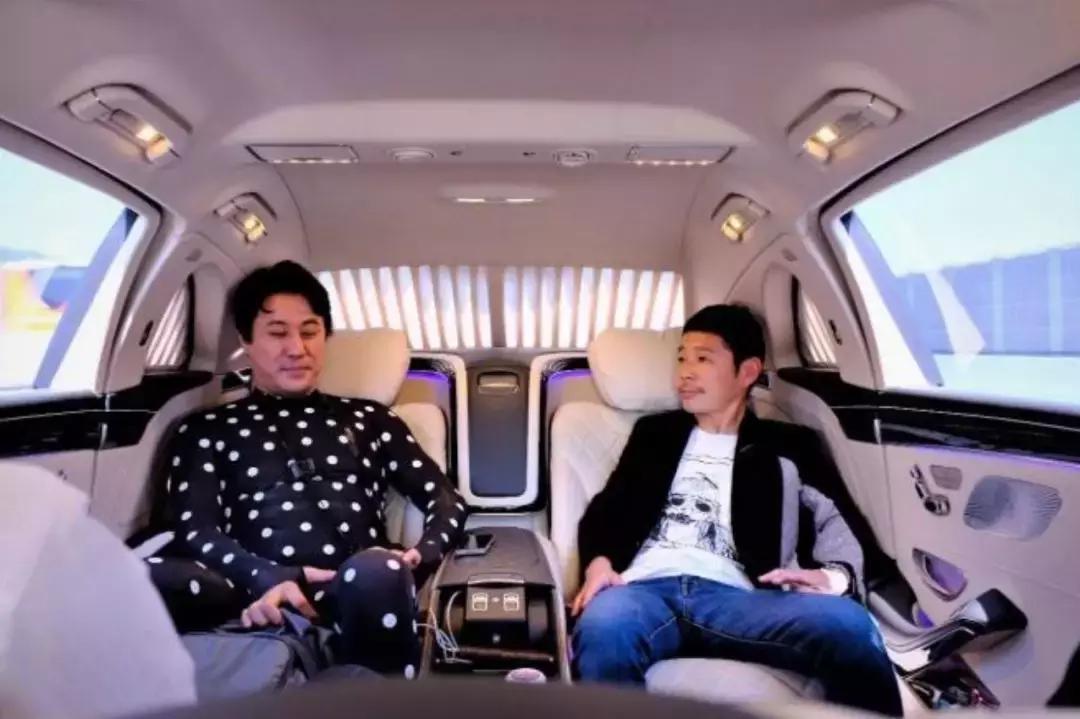 土豪界的泥石流，他花17亿成世界首位坐私人火箭环游月球的人……