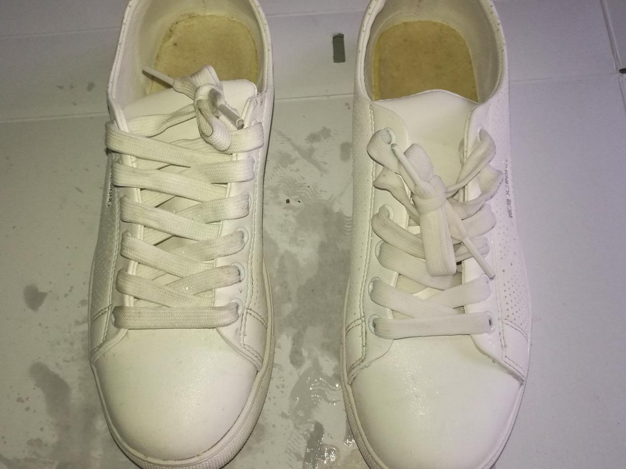 新买的鞋子小了很伤脚，巧用一袋水，轻松搞定！