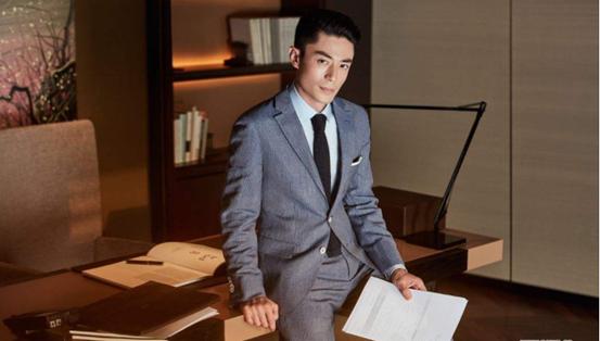 男人穿西装怎么才能穿出高级感,男士该如何穿西装好看呢