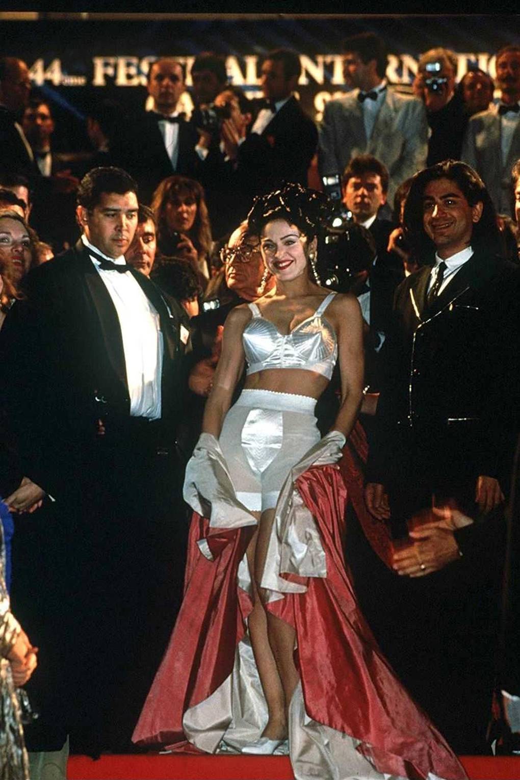 麦当娜出道至今最具代表性的49个装扮,看天后如何引领时尚潮流