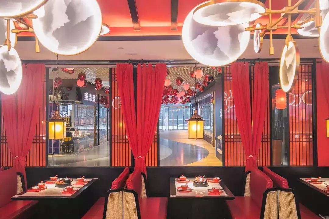 6.8折！陆家嘴惊现1家“网黄餐厅”，人均40+吃哭老板！