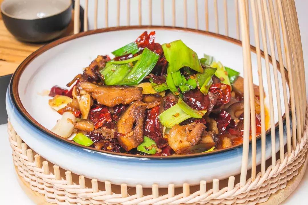 6.8折！陆家嘴惊现1家“网黄餐厅”，人均40+吃哭老板！