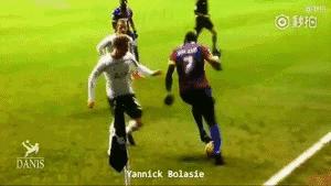 球场上那些不可思议的进球,球场上匪夷所思的规则