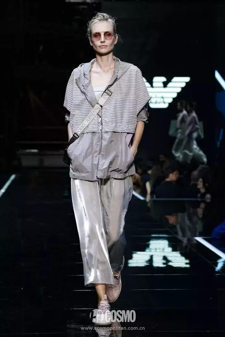 丫丫已经美“腻”了！于是穿上EmporioArmani帅气一回