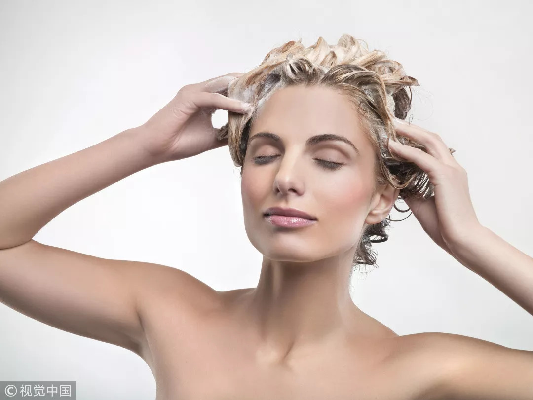 头发怎么洗越洗越黑呀,正确的洗头方法预防脱发