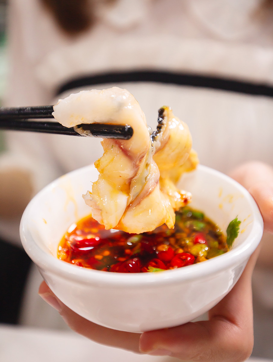 要火！用鲍鱼熬的精华汤底，还涮着“透明”的菜！