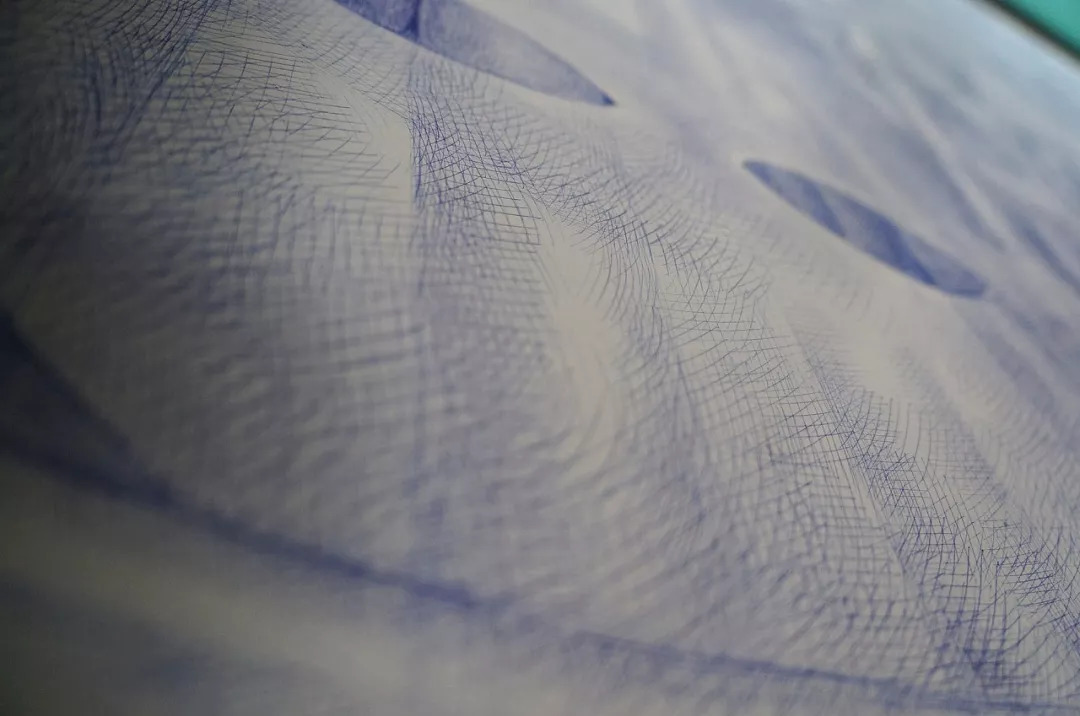 他用一支圆珠笔，画满了整个墙，刷爆了朋友圈！