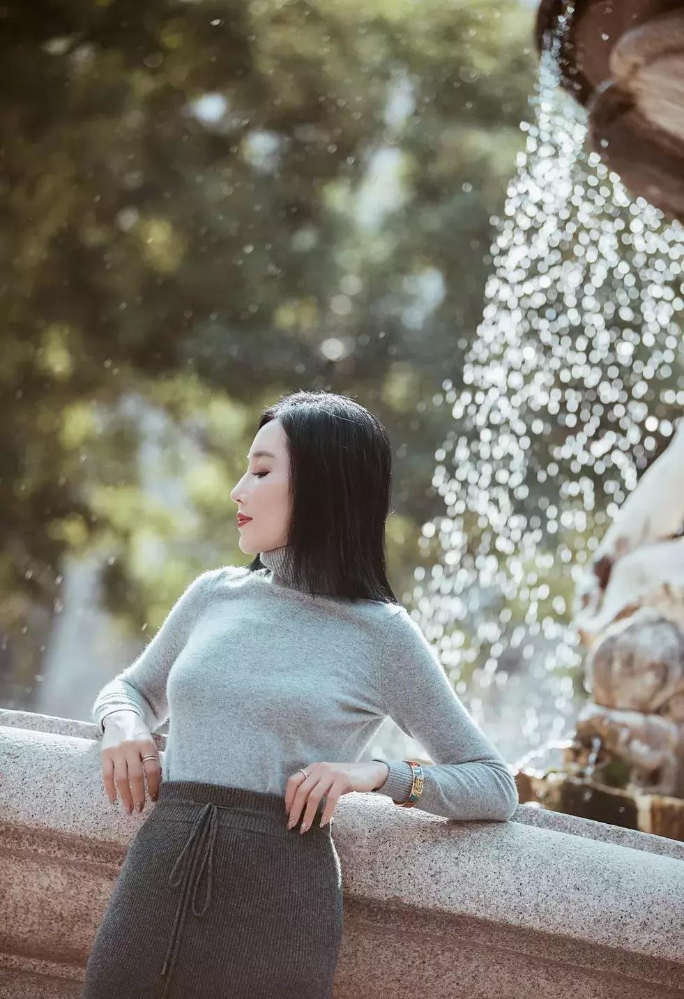 贝拉哈迪德穿深v套装,贝拉哈迪德夏季开衫