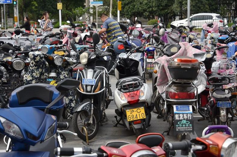 为什么买电动车上牌钱要自己掏,为什么新买的电动车上牌要钱呢