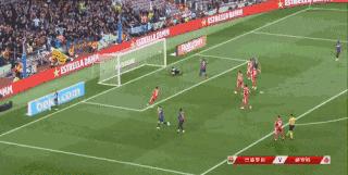 梅西首秀明星反应,梅西首秀遭凶狠肘击暴力对待