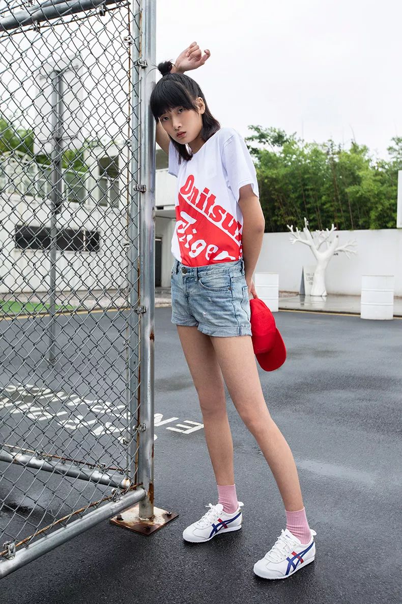 团｜十一出游必备零食专场+把《史记》变成生动漫画书的《漫画史记》+威廉王子和明星大咖都爱穿的鬼塚虎鞋