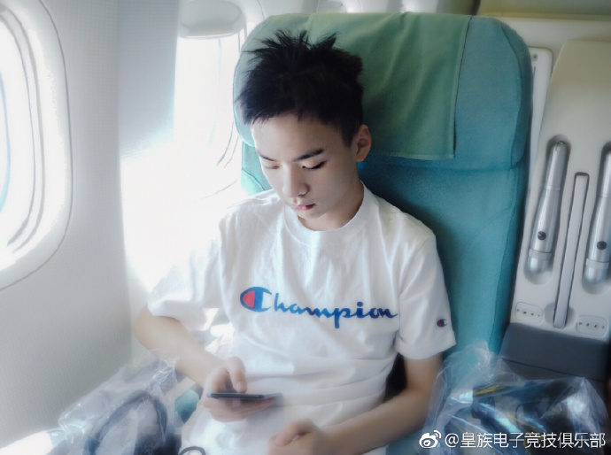 rng五周年表演赛琪琪采访,rng韩服琪琪