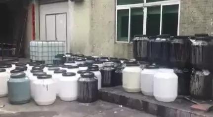 有这个牌子化妆品的赶紧看!记者实地走访生产车间之后,整个人都不好了!