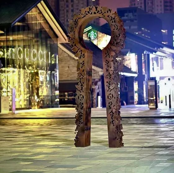 成都18个雕塑,成都太古里裸眼3d龙雕塑