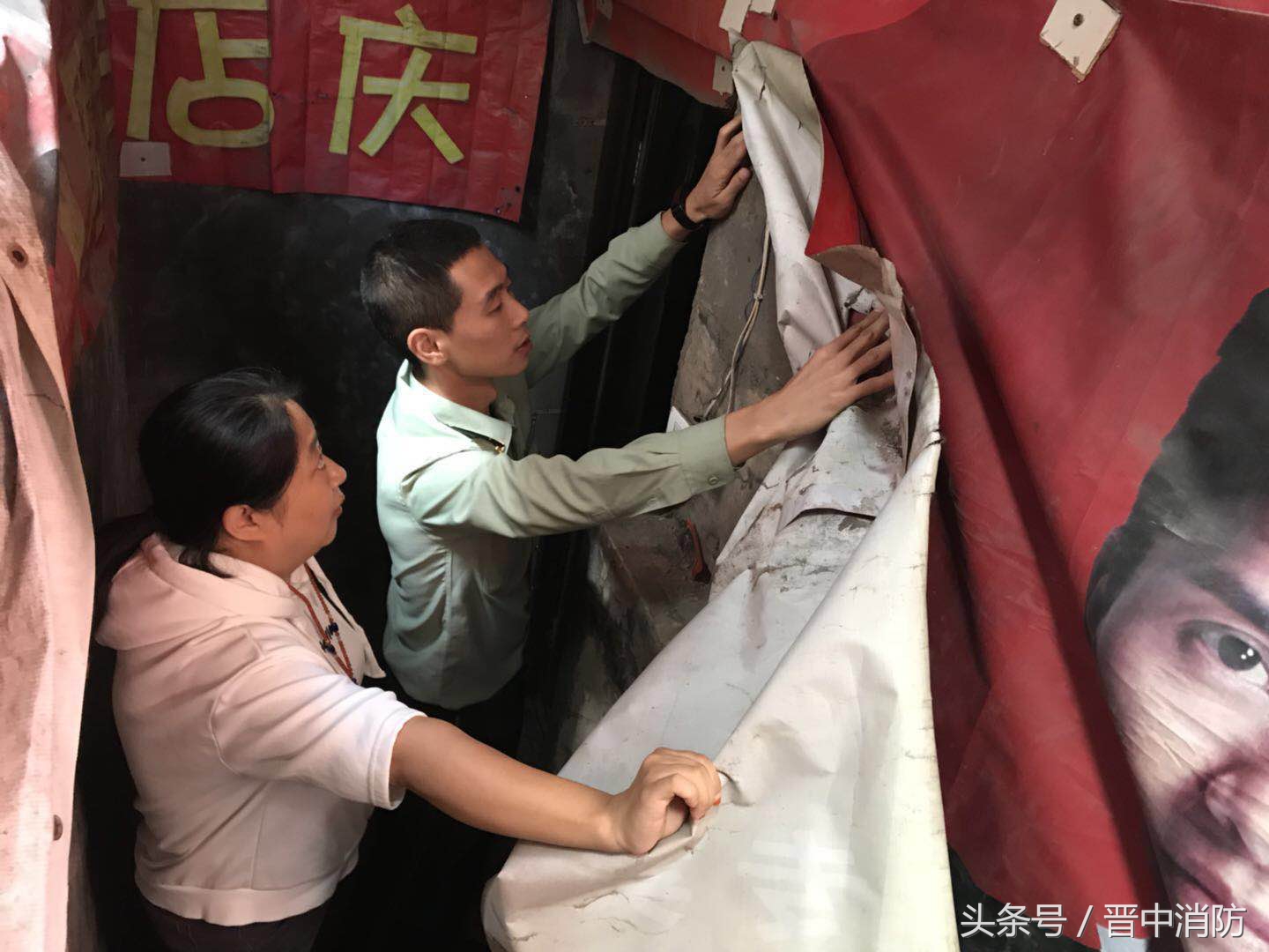 小卖部消防隐患,消防大队沿街餐馆排查隐患