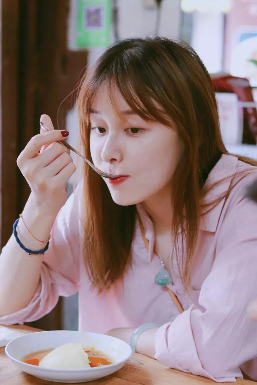 为了一道猪鼻筋,她们频频飞去四川,最后干脆把它带回长沙来了