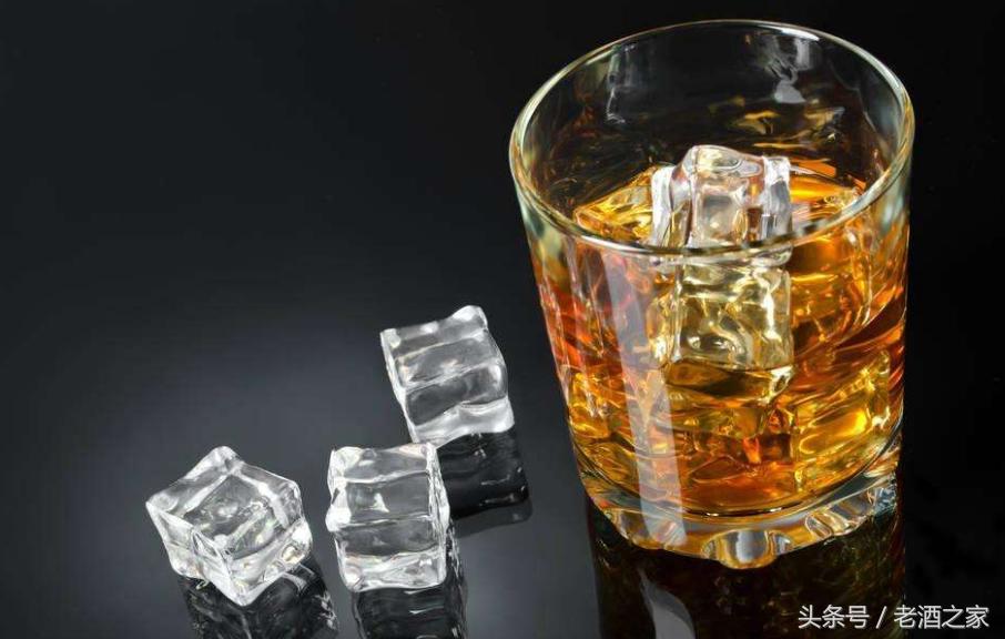 威士忌瓶内有沉淀物是不是假酒,威士忌怎么会有蜡质感