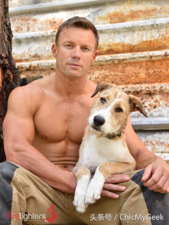 澳大利亚消防员火中拍视频,澳洲消防员腹肌