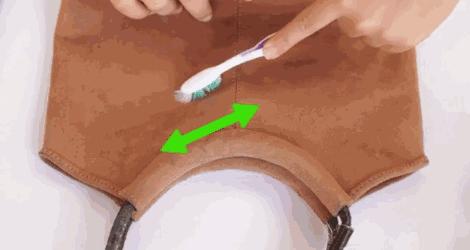 她拿这个擦一擦包包，立马变得和新的一样！