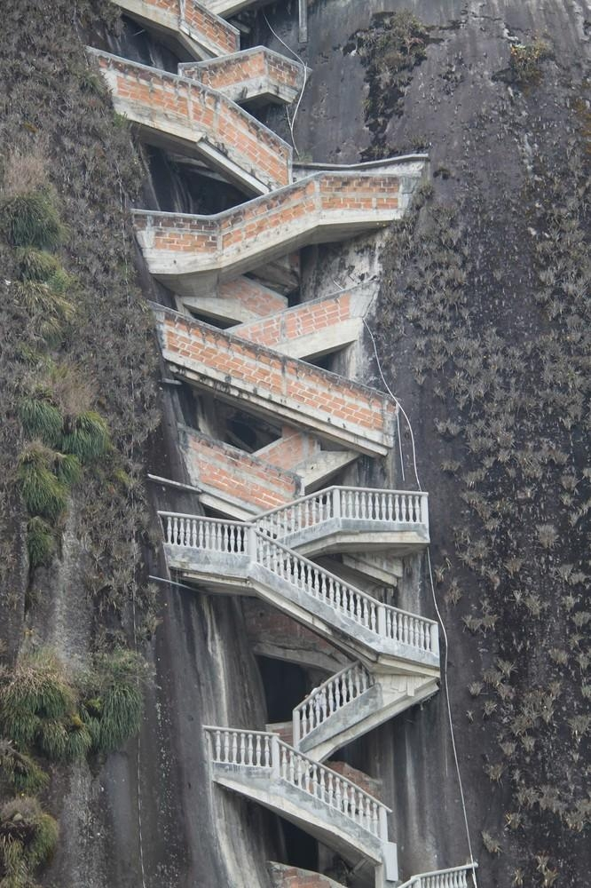 世界上最大的一块巨石,世界上最大一块巨石