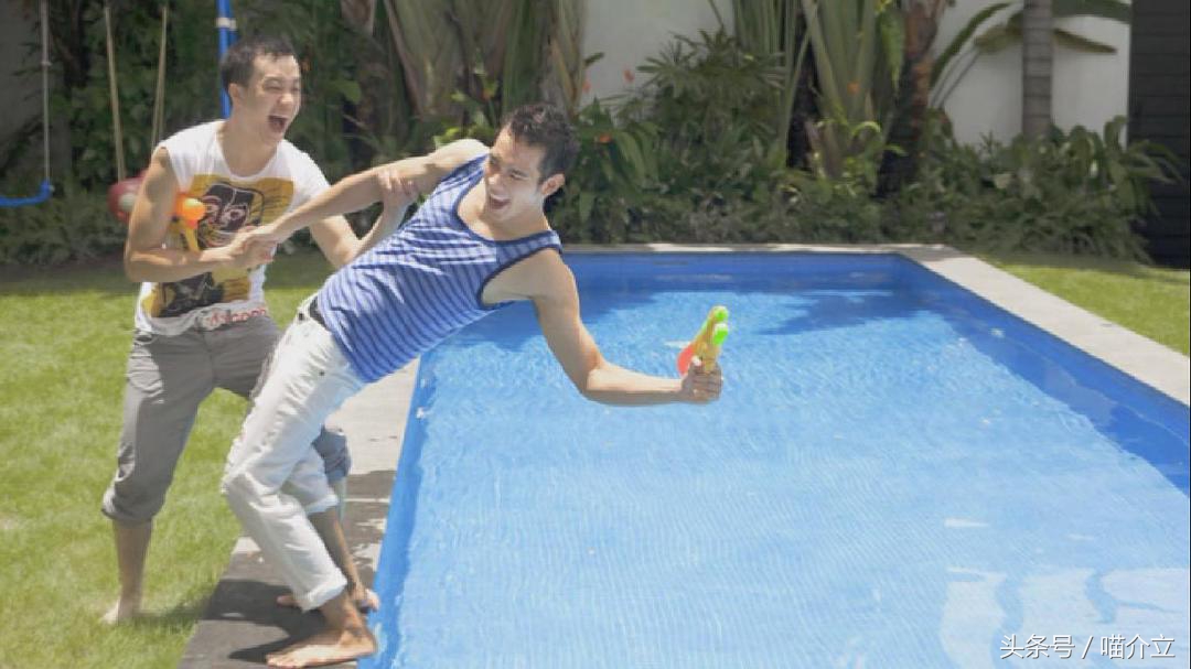 它们恰似，法国姑娘热情奔放浪漫与越南姑娘含蓄温柔的完美结合